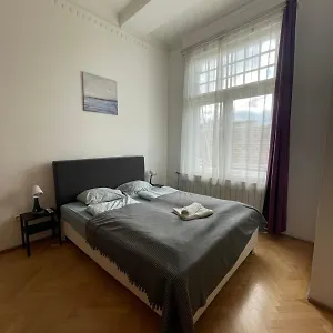 White Pearl Near Gozsdu , Будапешт Венгрия